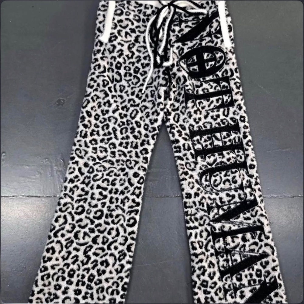 Sweatpants - Picture 3 of 4